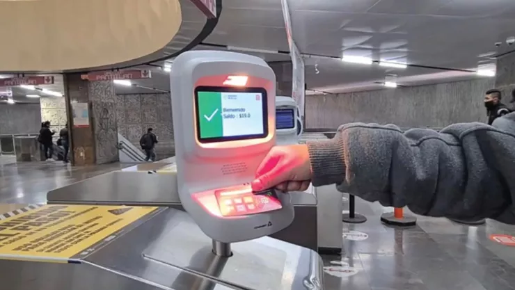 Denuncian cobros triples del Metro CDMX