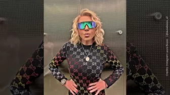 Laura mandando beso.jpg