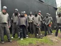 La emoción era palpable en el ambiente, con los estudiantes ansiosos por comenzar la aventura. La oportunidad de enfrentarse en un juego estratégico al aire libre los llenó de energía y expectativas.