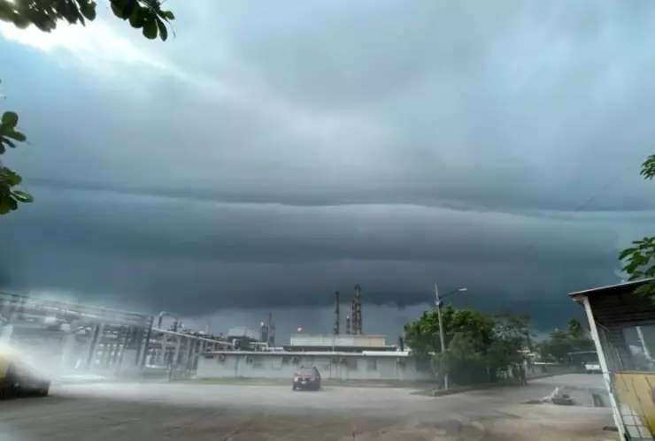 Regresa fenómeno de la mega nube cinturón o nube escudo Shelf Cloud a Tamaulipas, la primera fue hace dos semanas.