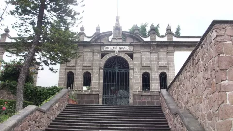 Panteón del Tepeyac DONDE SE ENCUENTRAN LOS RESTOS DE JUAN DIEGO.jpg