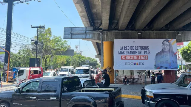 Bloqueo de transportistas y operdores de grúas en el Edomex