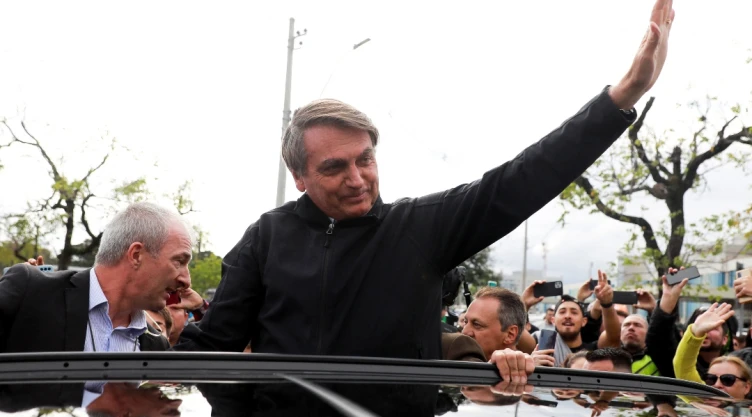 Bolsonaro enfrenta cargos por abuso de poder y uso abusivo de los medios de comunicación. Si lo declaran culpable podría ser inhabilitado hasta por ocho años.