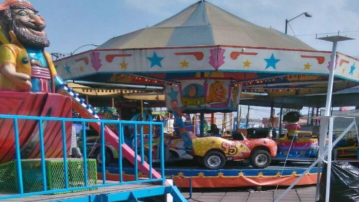 Descarrila juego mec&aacute;nico en Buenavista de CDMX, hay cinco lesionados