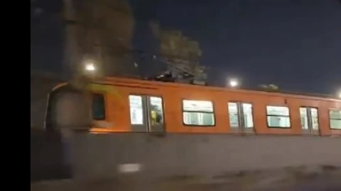 Pareja tiene relaciones en vagón del Metro