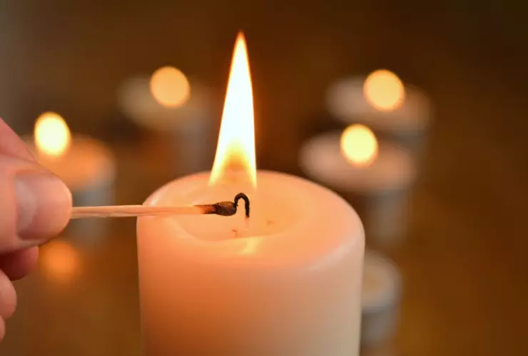 El significado de que la flama de una vela se mueva
