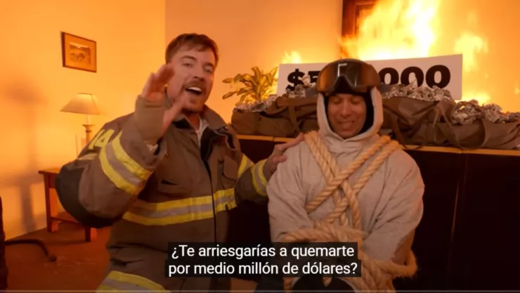/especiales-azteca/mr-beast-arriesga-vida-hombre-dinero-casa-incendiada-pb-notas