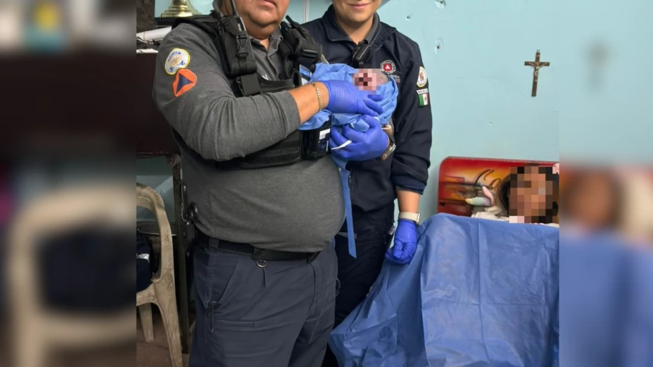 Mujer da a luz en su casa en León