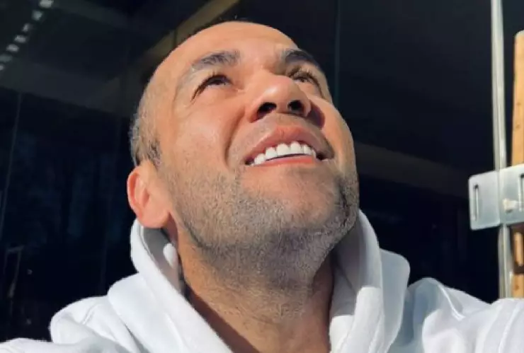 Dani Alves insiste en que relación sexual con la joven que lo denuncia fue consensuada