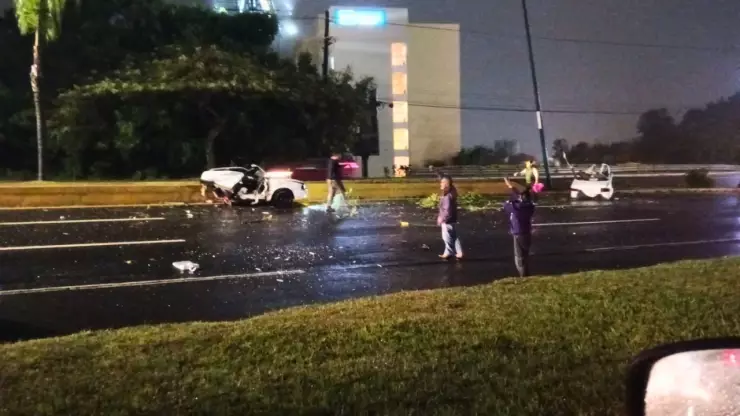 Choque en carretera Xalapa–Veracruz deja vehículo destruido; se desconoce el paradero del responsable