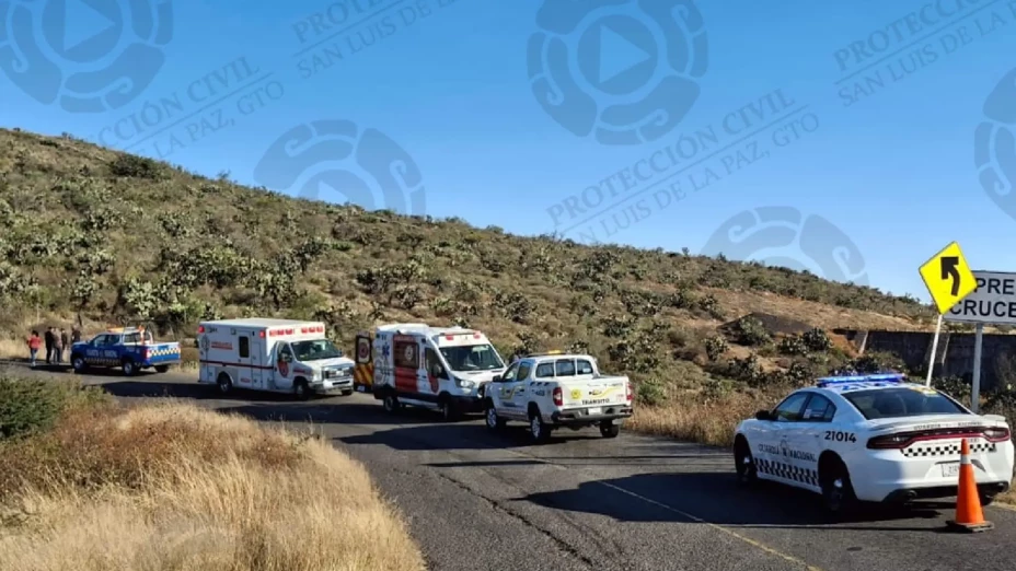 Volcadura carretera San Luis de la Paz Victoria hoy 19 noviembre