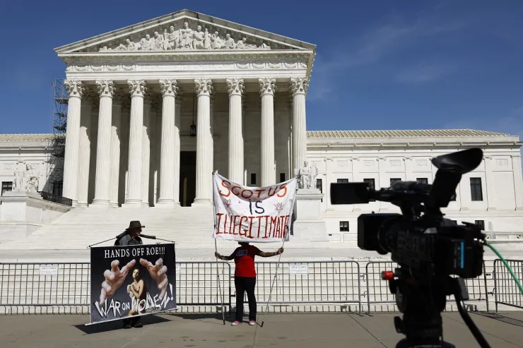 Después de 50 años en que las mujeres de Estados Unidos tenía libertad de elección en el tema de aborto, la Suprema Corte, le dio la facultad a cada estado a que legisle sobre el tema