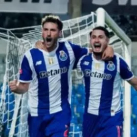 santiago-gimenez-3-factores-no-es-titular-porto.jpg