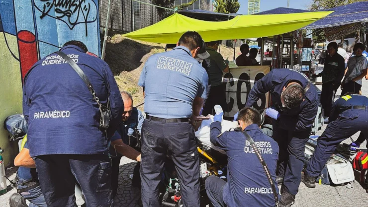 Mujer se atraganta en puesto de comida del centro de Querétaro