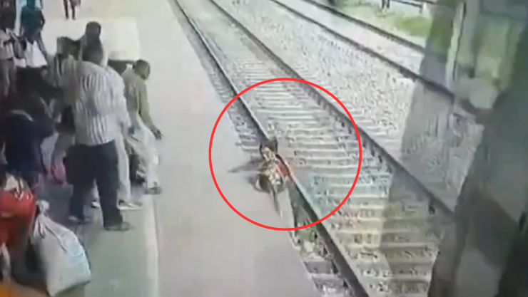 Mujeres son atropelladas por tren