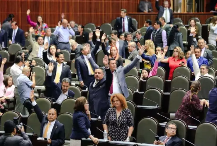 En medio de protestas de trabajadores judiciales, diputados aprueban reforma