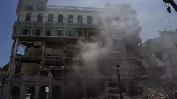 Sube cifra a 22 muertos por explosión en el hotel Saratoga.jpg