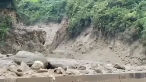 Avalancha en Colombia arrasa varias viviendas