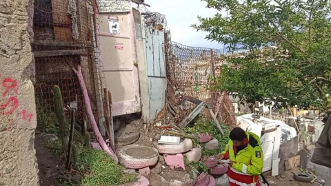 Derrumbe de muro en la colonia Francisco Villa por lluvias