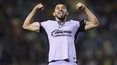 Henry Martín celebra un gol con el América