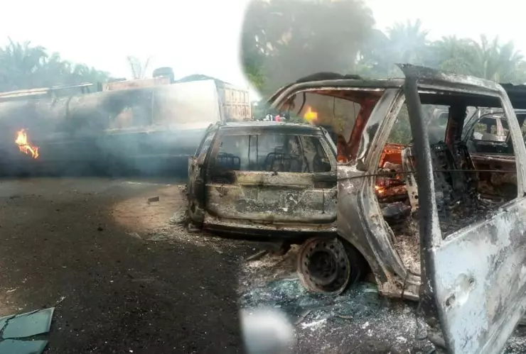 Explota pipa de gasolina y mata a 12 personas.