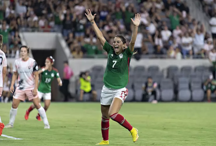 Scarlett Camberos con la Selección Mexicana Femenil