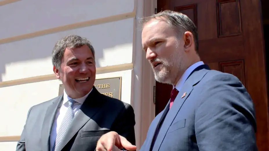 Dominic LeBlanc, ministro de Comercio de Canadá, y Jamieson Greer, representante comercial de EU.