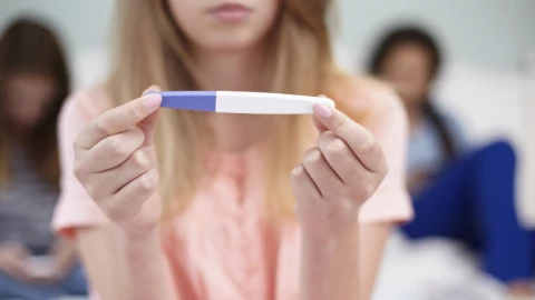 El 21% de las madres solteras en México son adolescentes, según el Inegi.