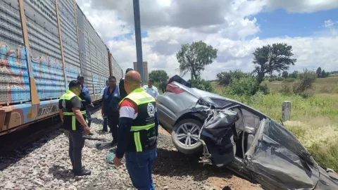 Accidente en Zacatecas Mujer y hombre sobreviven al ser impactado por el tren en Guadalupe; así ocurrió