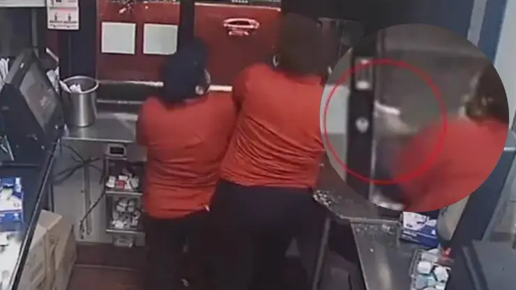 Empleado apunta a un cliente enfadado por fallas de orden; video se viraliza en redes.jpg