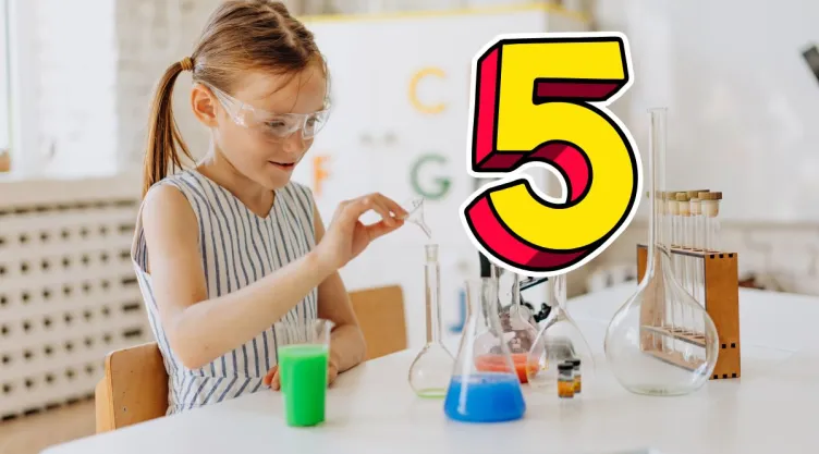 5 experimentos caseros para hacer con niños usando materiales cotidianos
