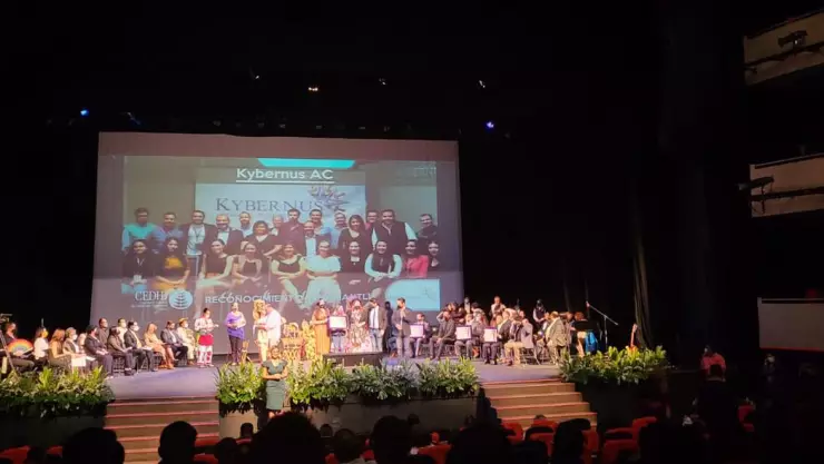  Entregan galardón Francisco Tenamaxtli al Colectivo Kybernus