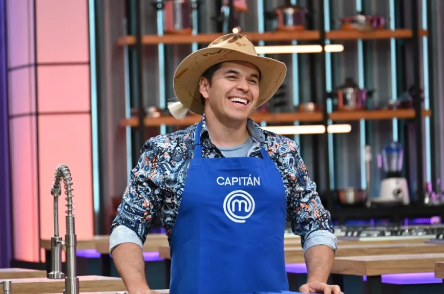 Sin duda un capitán muy sonriente en MasterChef Celebrity 2024.