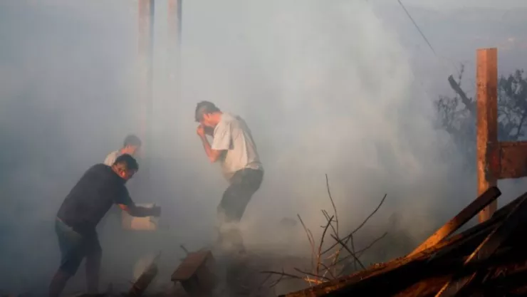 Alerta Incendio forestal en Chile arrasa con 400 casas; hay muertos