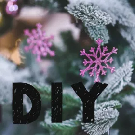 Cómo hacer un copo de nieve para tu Árbol de Navidad con bloques de juguete reciclados