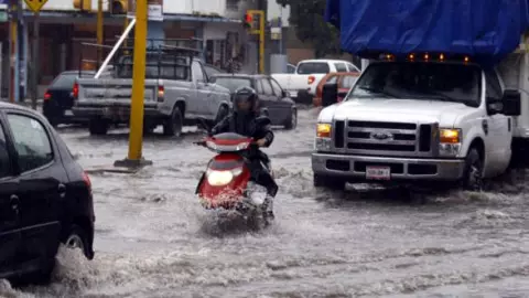 Alerta SMN lluvias fuertes en 13 estados