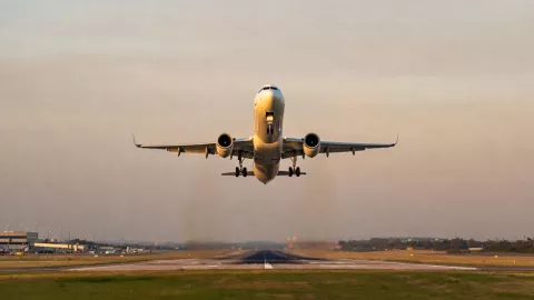 ¡EN RIESGO 3 vuelos nacionales y otro al extranjero! Estado del Aeropuerto Internacional del Bajío hoy 17 de marzo EN VIVO.jpg