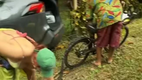 Mexicanas pelean para evitar intento de asalto en Costa Rica, video viral.png