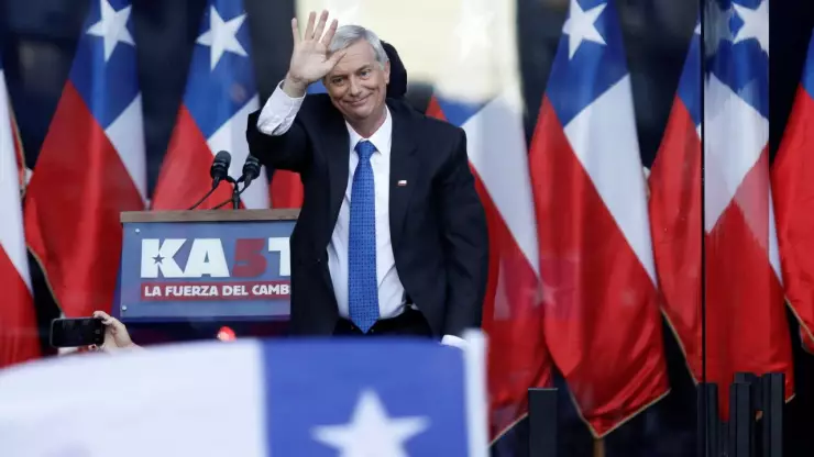 ultraderechista_jose_antonio_kast_saluda_elecciones_chile_presidente_electo