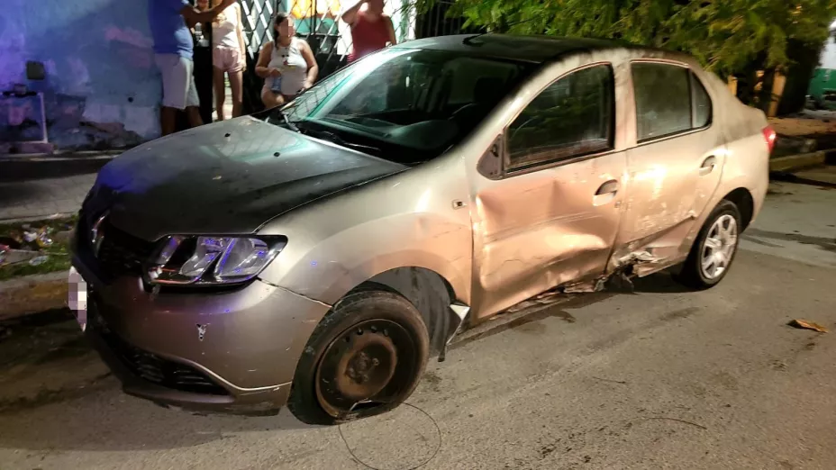 Accidente en Cancún Conductor pierde el control y choca a cuatro vehículos en la avenida Bonampak.jpeg