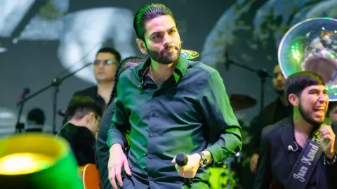 Cantante se baja de Tour