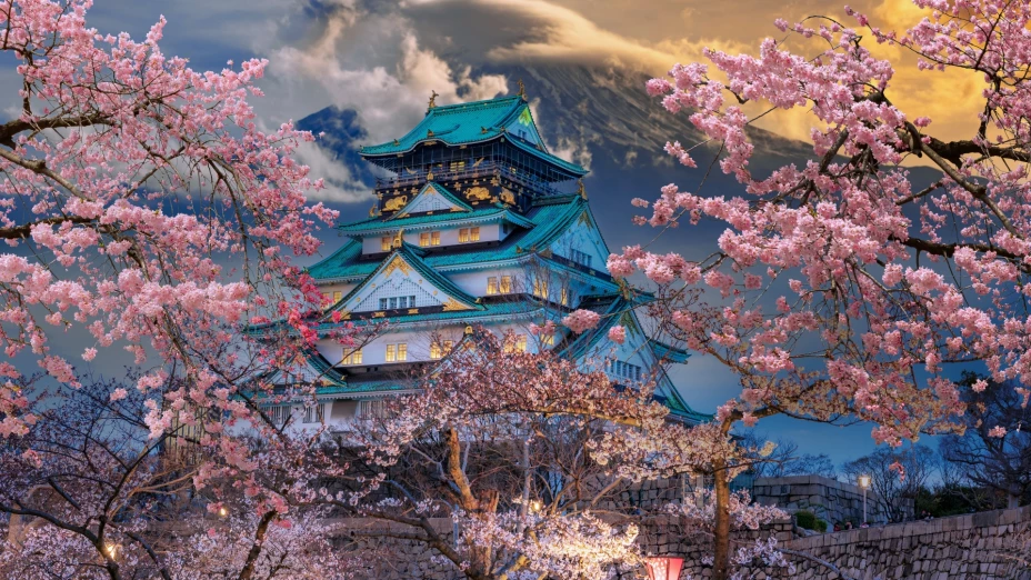una hermosa fotografía de Osaka junto el fondo del Monte Fuji.