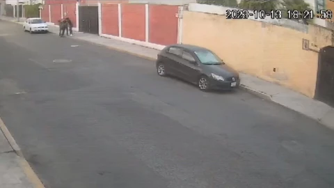 estudiante-apuñala-compañero-clase-afuera-casa-puebla-salomon-n-santiago-video