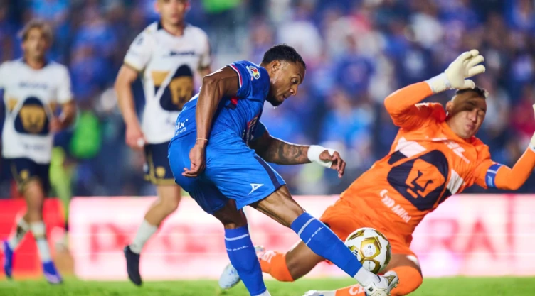 Cruz Azul vs Pumas.jpg