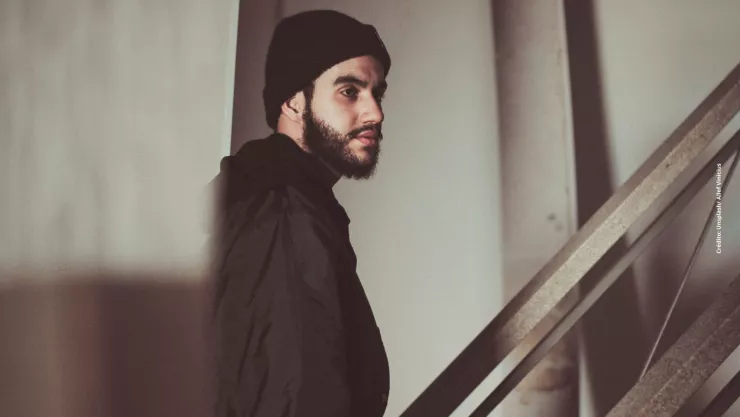 Ladrón se vuelve viral por su atractivo rostro y cuerpo atlético.