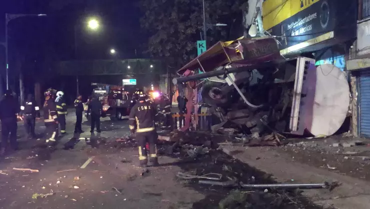 pipa de agua volcada.jpeg