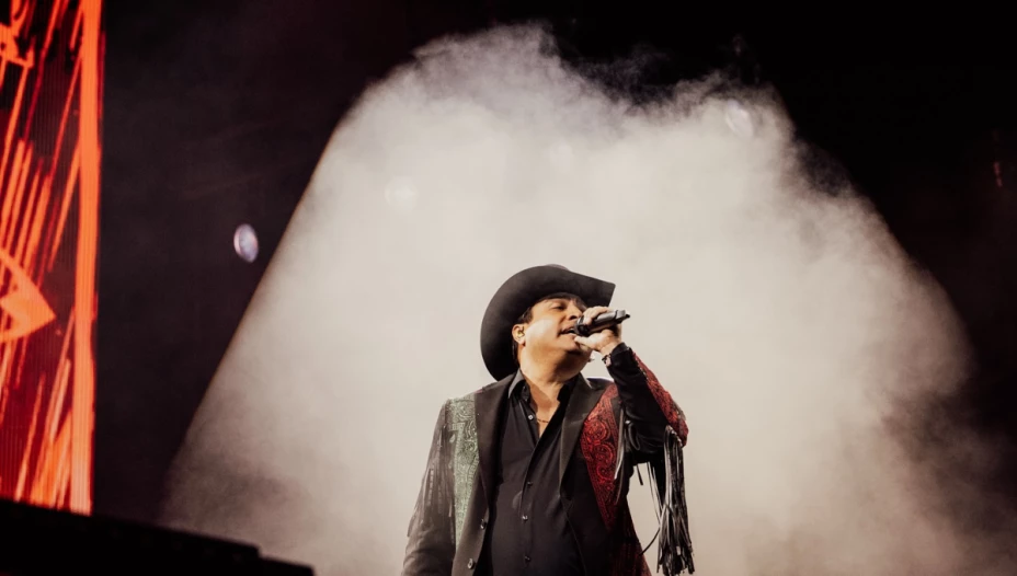 julion-alvarez-presento-estados-unidos-tuvo-este-curioso-detalle-pbg-notas-mt.jpg