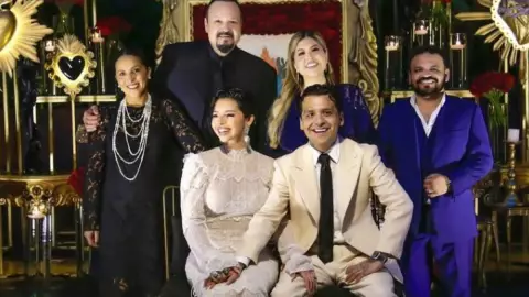 Última hora_ Pepe Aguilar comparte primeras fotos de la boda de Ángela Aguilar y Christian Nodal.jpg