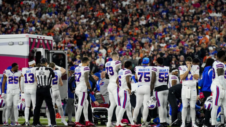 Damar Hamlin y otros deportistas que colapsaron en pleno campo (2)