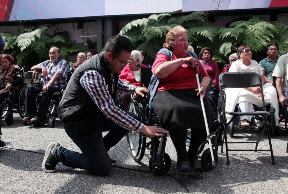 Entrega de sillas de ruedas 3